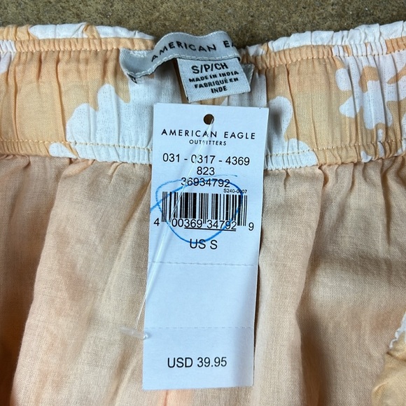 American Eagle Outfitters Peach Floral Skater Skirt NWT
Size: Small - Picture 2 of 6